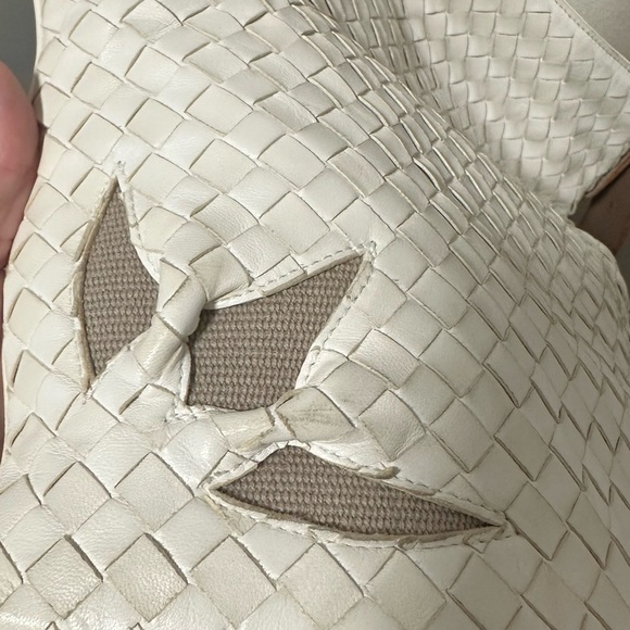 Bottega Veneta Intrecciato Cutwork Crossbody/ Shoulder Bag Ivory/Tan - Picture 15 of 16